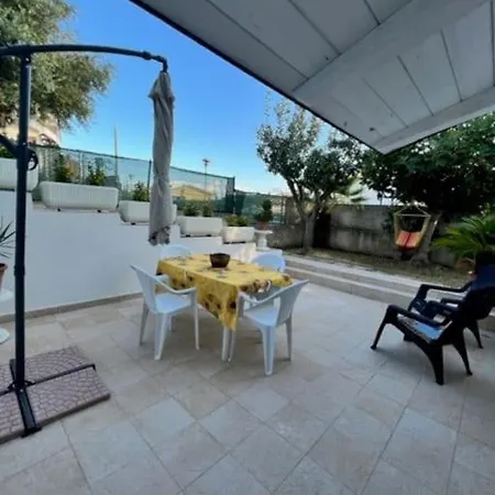 Con Giardino A Due Passi Dal Mare Marcelli