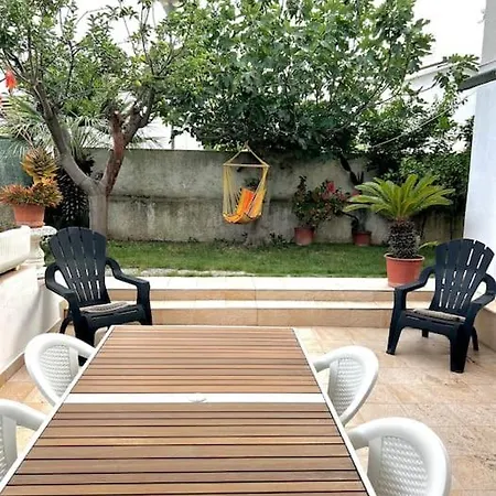 Appartamento Con Giardino A Due Passi Dal Mare